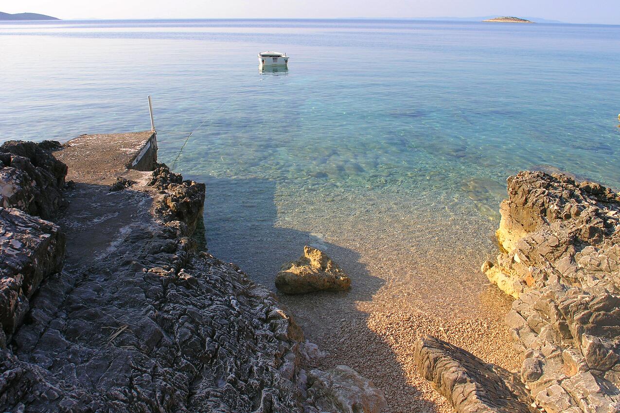 La spiaggia più vicina - Casa accanto al mare con piscina per famiglia Baia Pernatice, Drvenik
