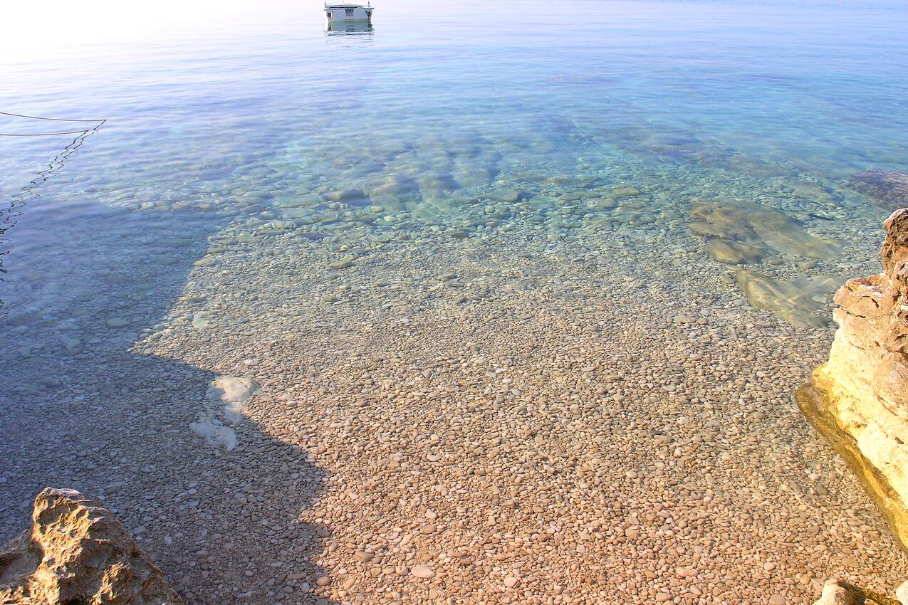 La spiaggia più vicina - Casa accanto al mare con piscina per famiglia Baia Pernatice, Drvenik