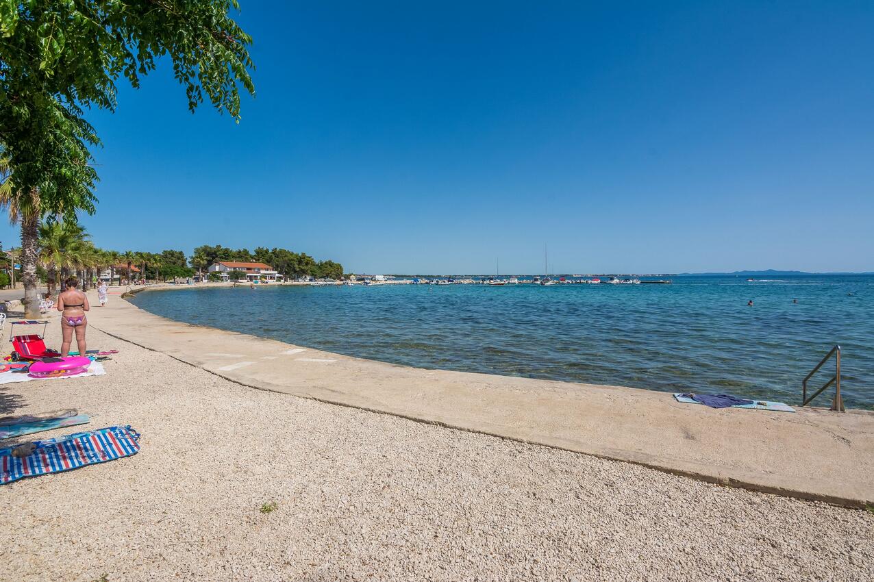 Najbliža plaža - Apartmani s parkingom Vir