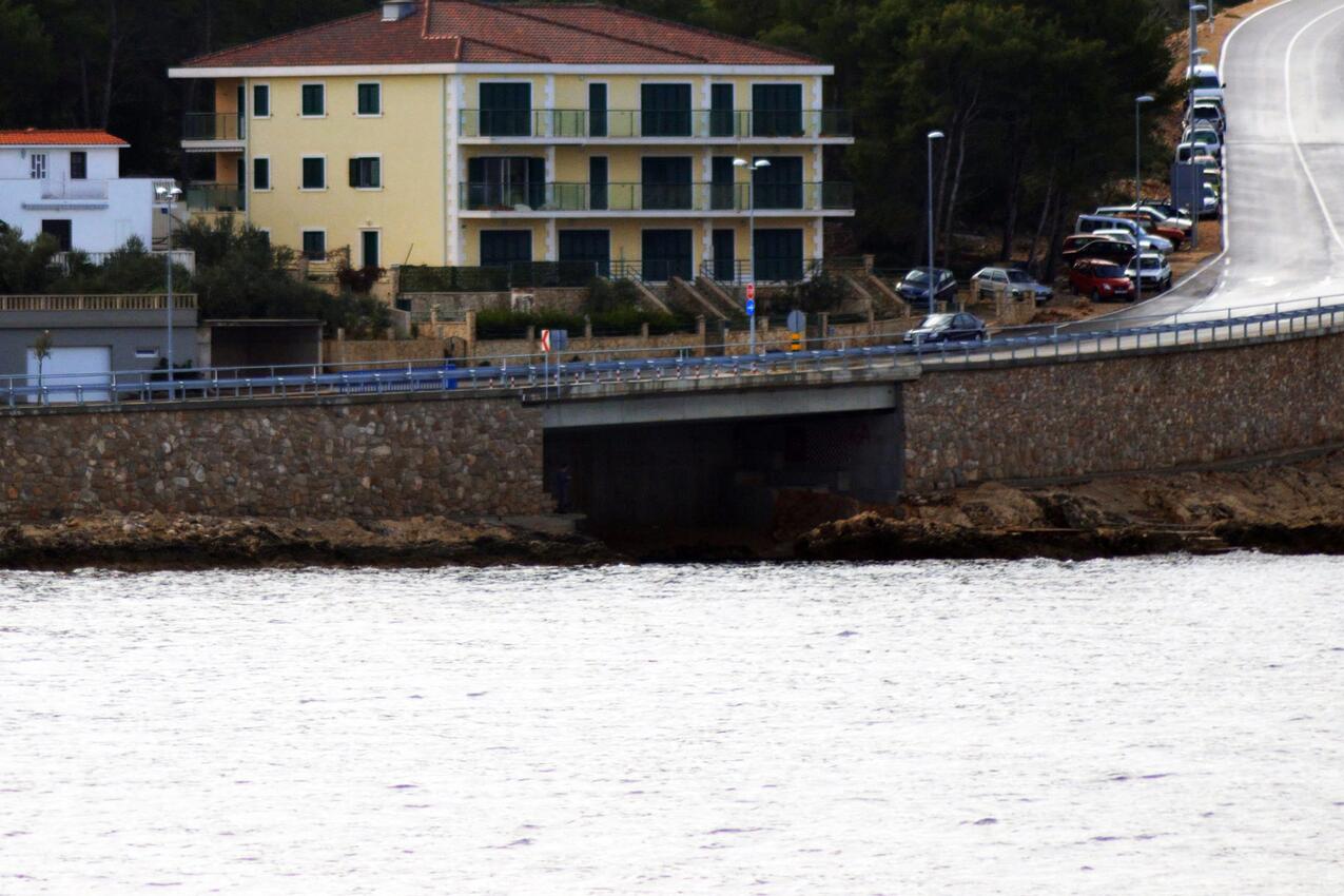 La spiaggia più vicina - Appartamenti accanto al mare Rogac, Solta