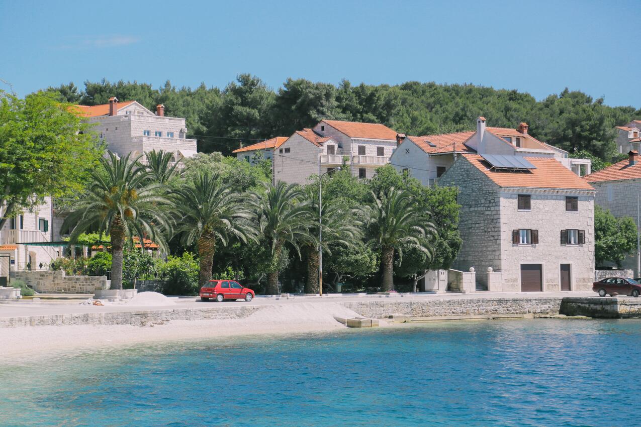 Nearest beach - Apartments and rooms by the sea Sumartin, Brač