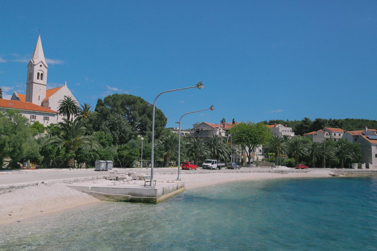 Nearest beach - Apartments and rooms by the sea Sumartin, Brač