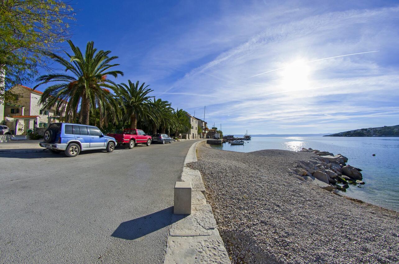 Nearest beach - Apartments and rooms by the sea Sumartin, Brač