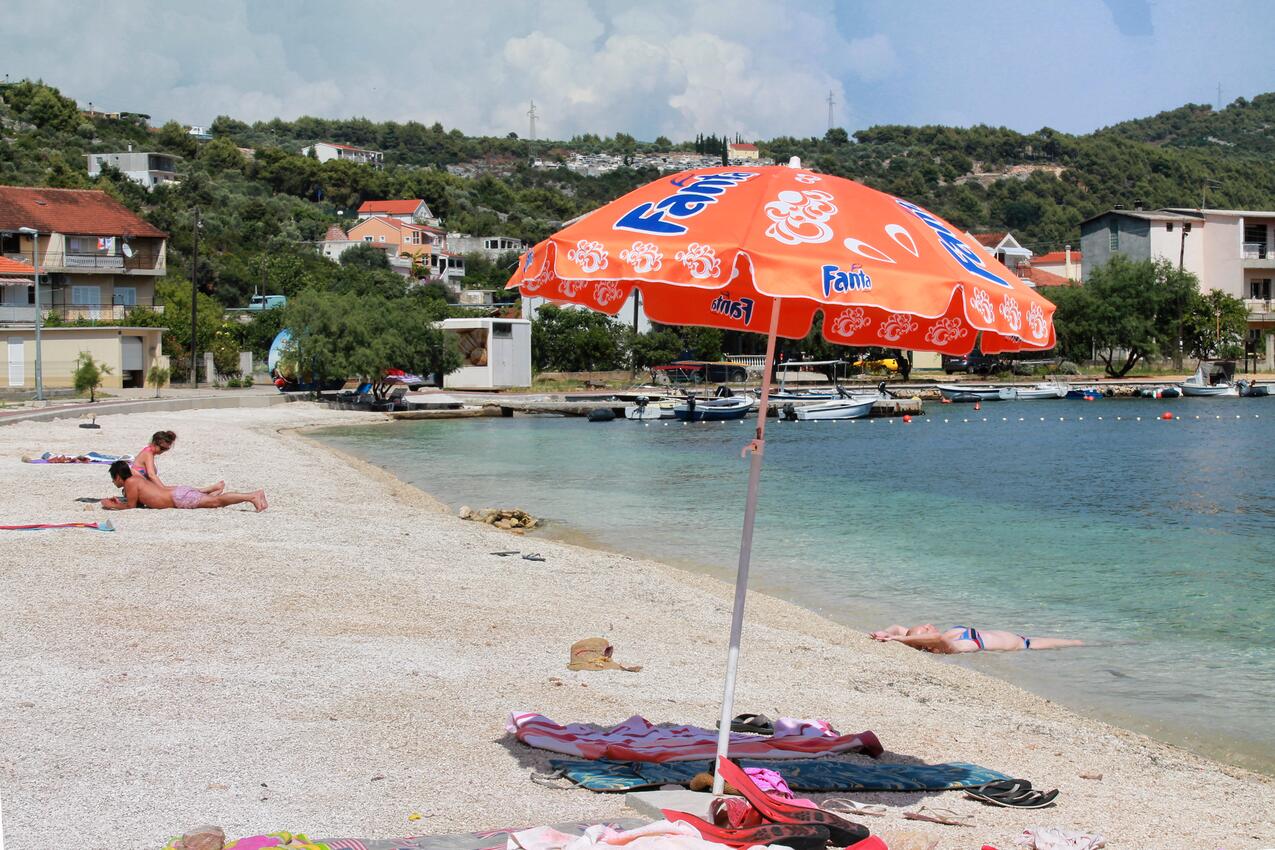 La spiaggia più vicina - Appartamenti con parcheggio Poljica, Traù - Trogir