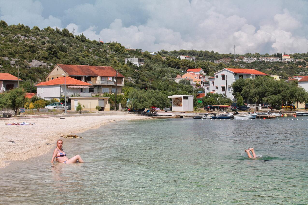 La spiaggia più vicina - Appartamenti con parcheggio Poljica, Traù - Trogir
