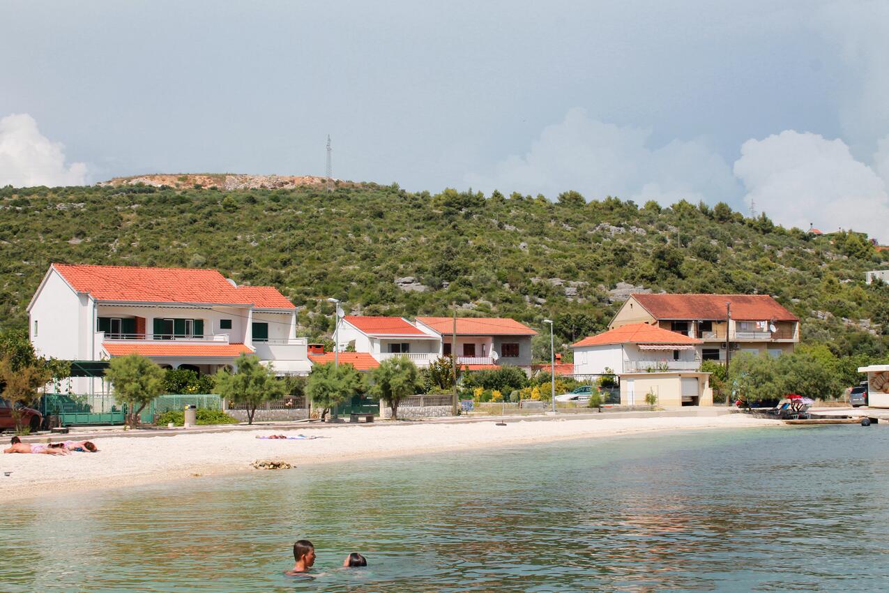La spiaggia più vicina - Appartamenti con parcheggio Poljica, Traù - Trogir