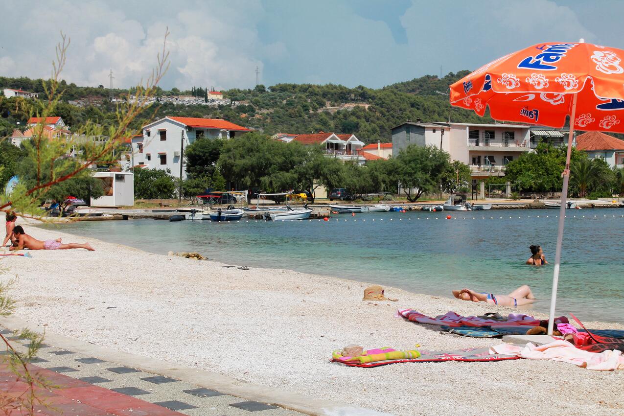 La spiaggia più vicina - Appartamenti con parcheggio Poljica, Traù - Trogir