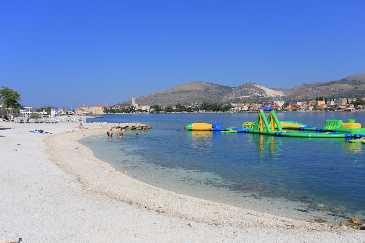 La spiaggia più vicina - Appartamenti con parcheggio Traù - Trogir