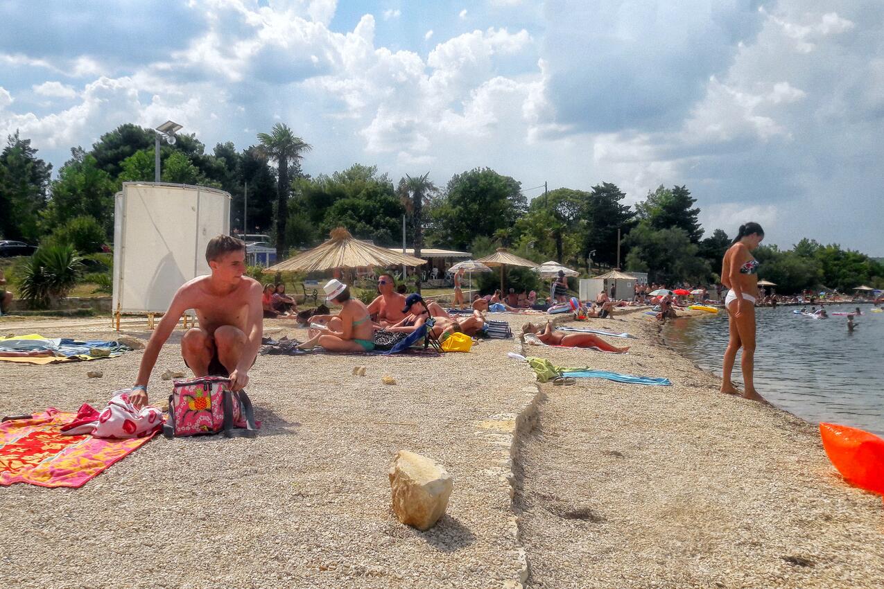 La spiaggia più vicina - Appartamenti con parcheggio Gornji Karin, Novigrad