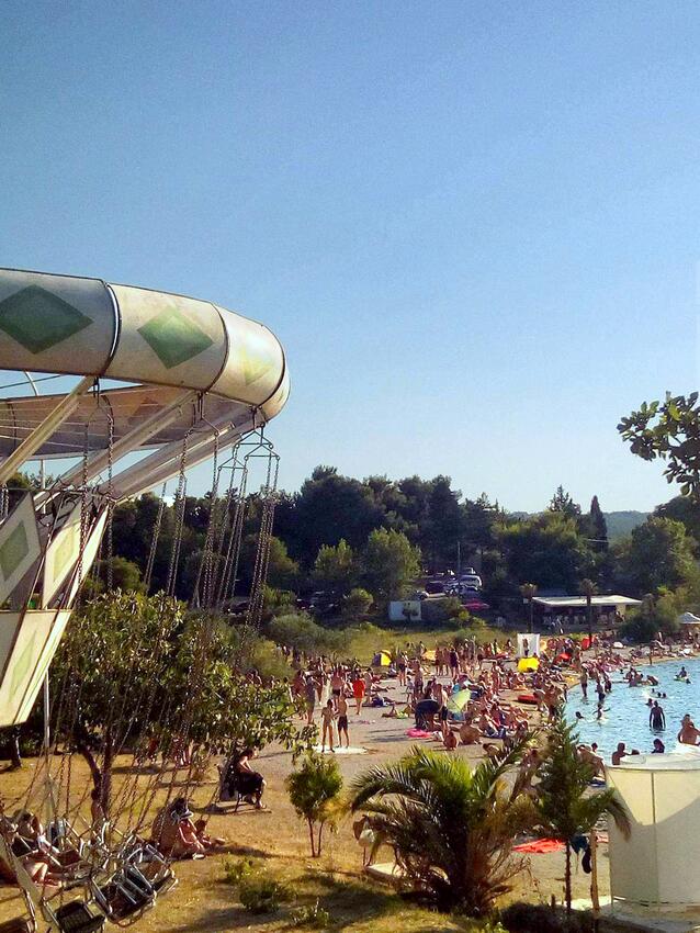 La spiaggia più vicina - Appartamenti con parcheggio Gornji Karin, Novigrad
