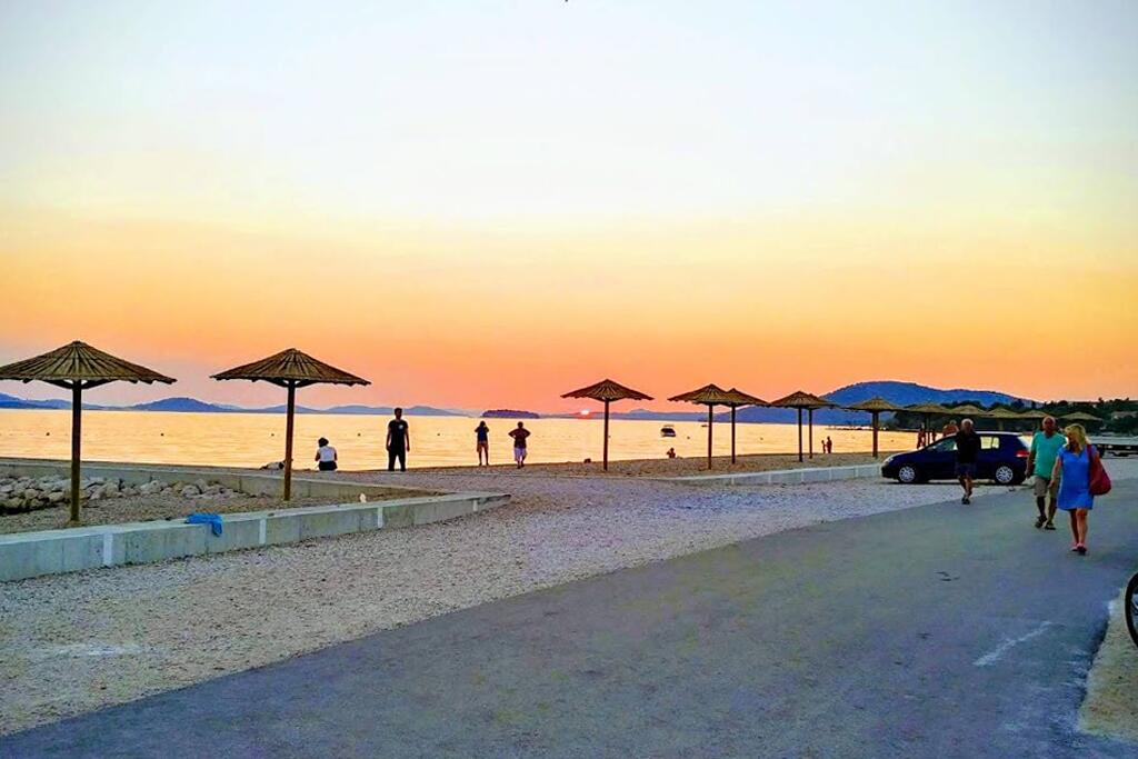 Nærmeste strand - Leiligheter ved sjøen Pirovac, Sibenik