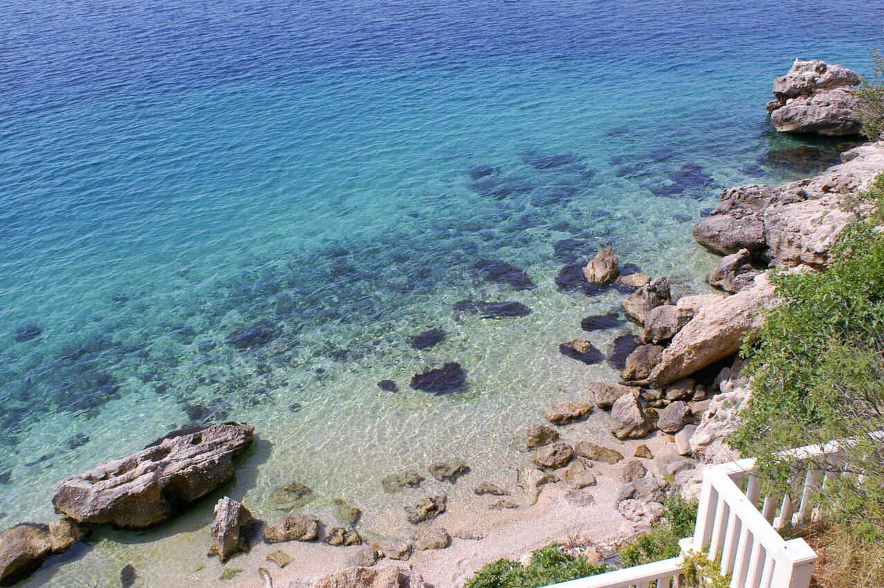 La spiaggia più vicina - Appartamenti accanto al mare Pisak, Almissa - Omiš