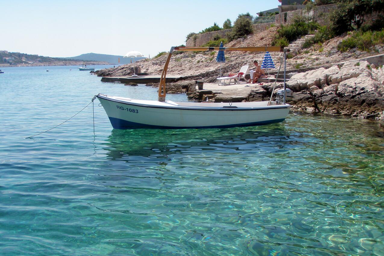 Nächster Strand - Ferienwohnungen am Meer Bucht Ostricka luka, Rogoznica