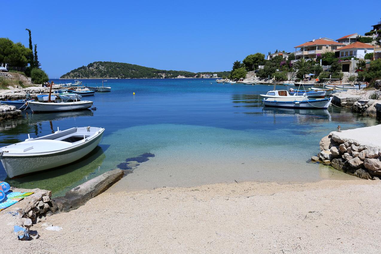 La spiaggia più vicina - Appartamenti accanto al mare Baia Kalebova Luka, Rogosnizza - Rogoznica