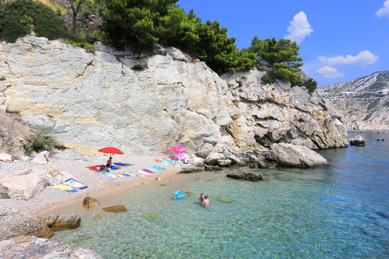 Nächster Strand - Ferienwohnungen am Meer Pisak, Omis