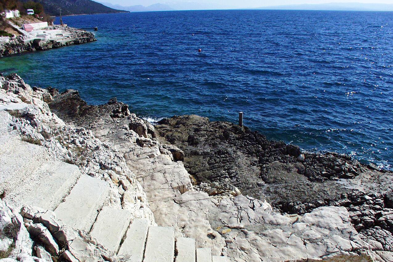 Nearest beach - Apartments with parking spaces Bušinci, Čiovo