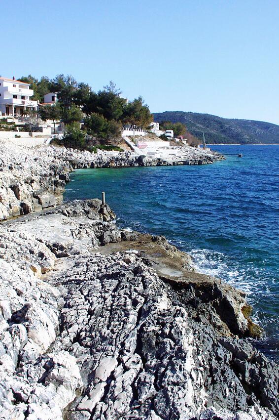 Nearest beach - Apartments with parking spaces Bušinci, Čiovo
