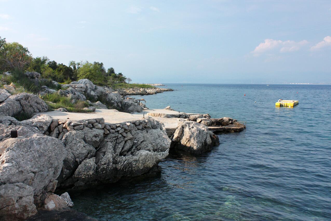 Nearest beach - Apartments with parking spaces Vantačići, Krk