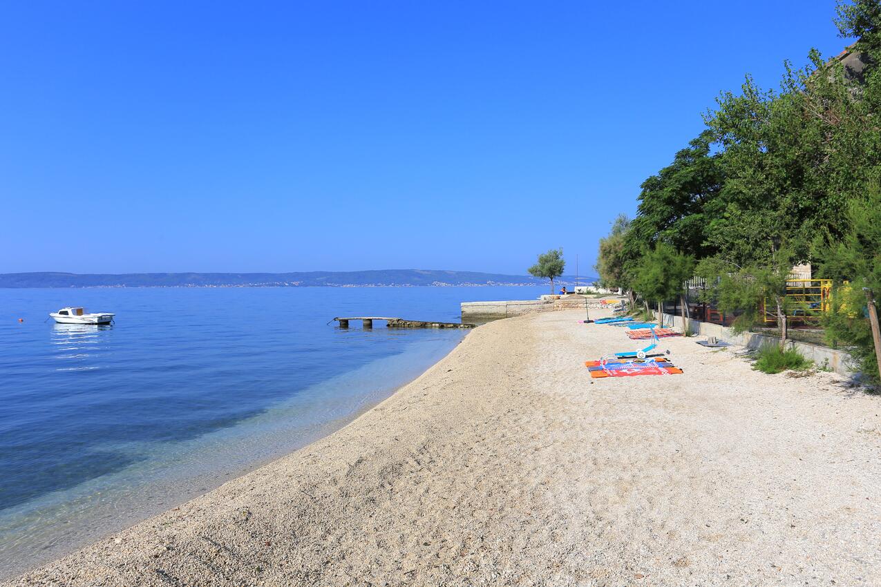 Nächster Strand - Ferienwohnungen mit Parkplatz Kastel Kambelovac, Kastela