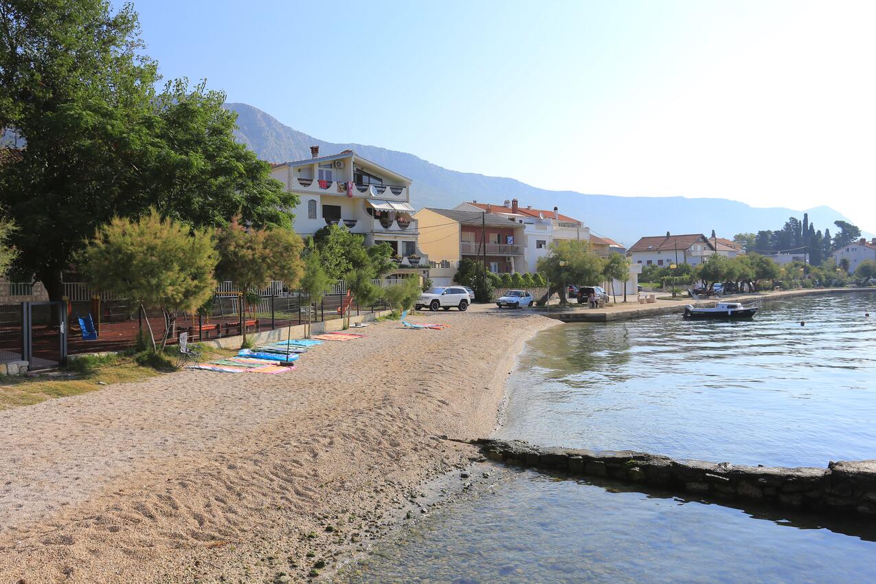 Nächster Strand - Ferienwohnungen mit Parkplatz Kastel Kambelovac, Kastela