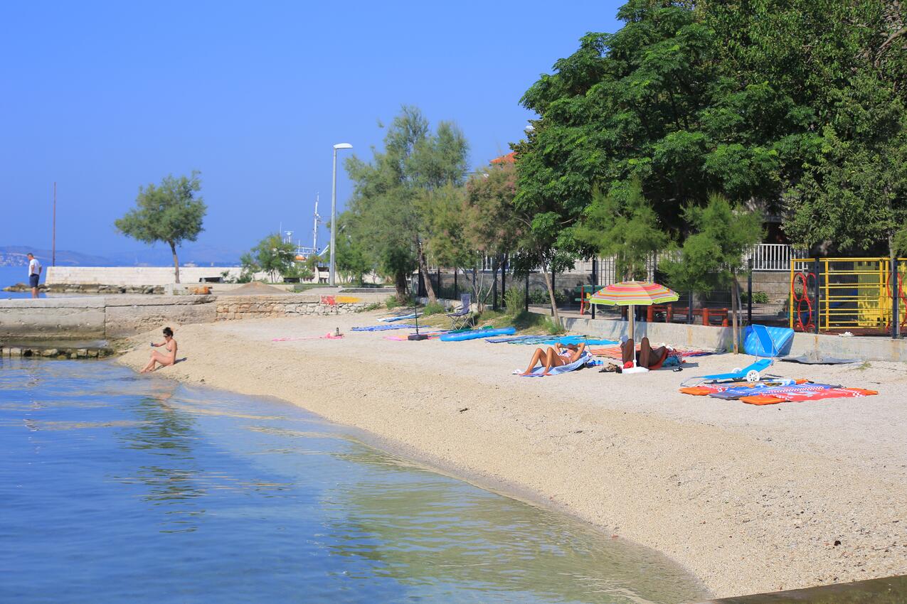 Nächster Strand - Ferienwohnungen mit Parkplatz Kastel Kambelovac, Kastela