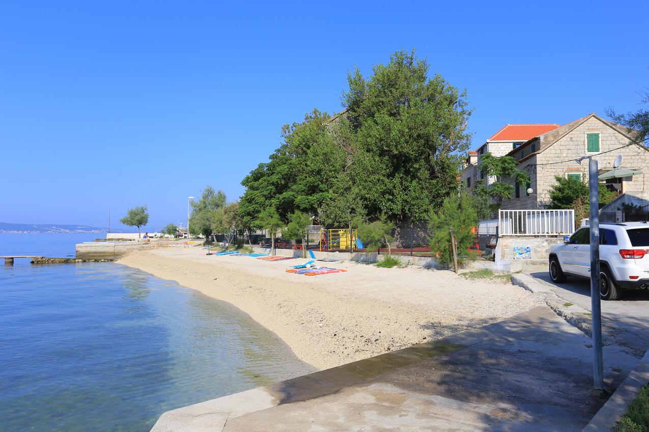 Nächster Strand - Ferienwohnungen mit Parkplatz Kastel Kambelovac, Kastela