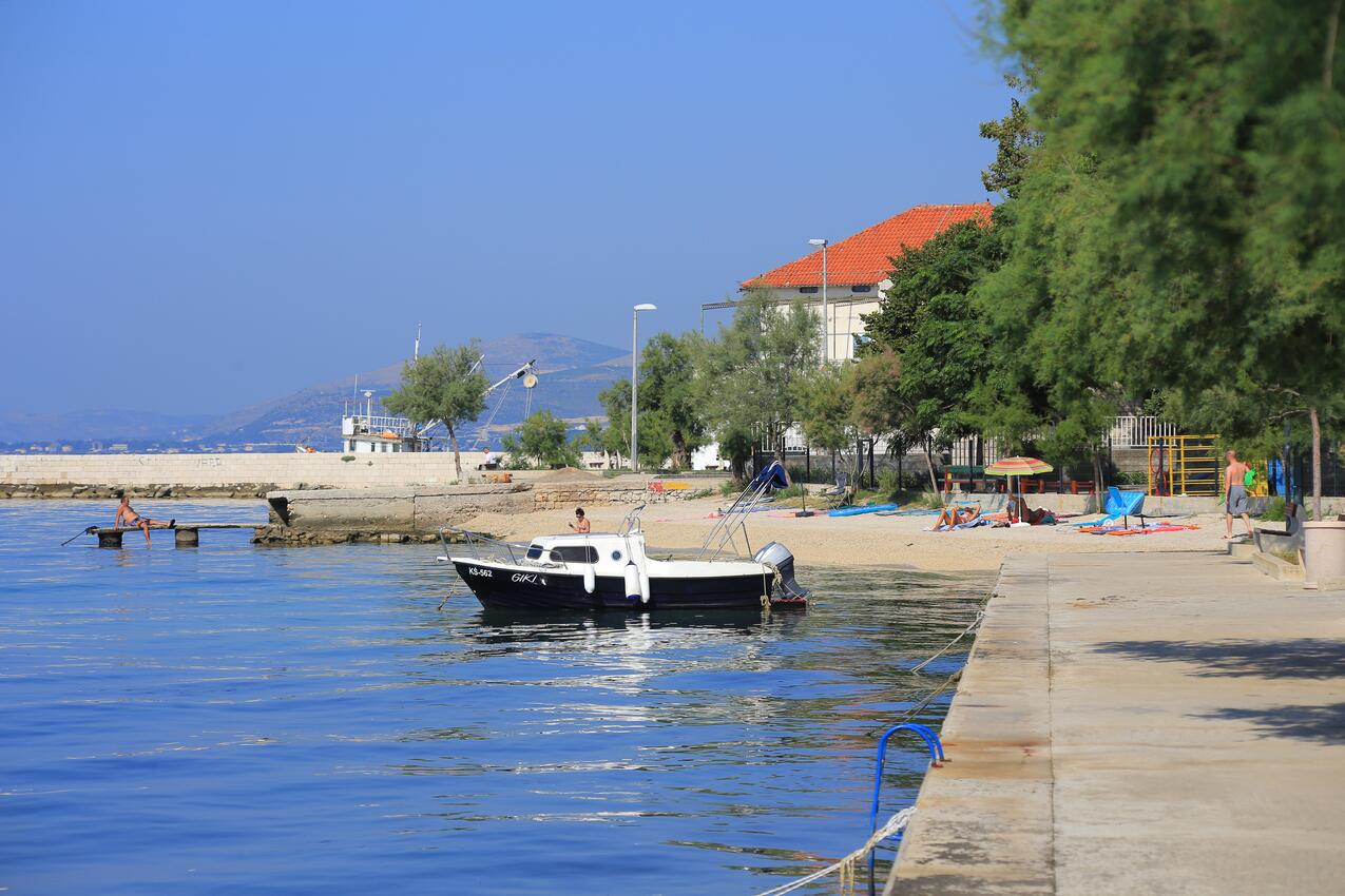 Nächster Strand - Ferienwohnungen mit Parkplatz Kastel Kambelovac, Kastela