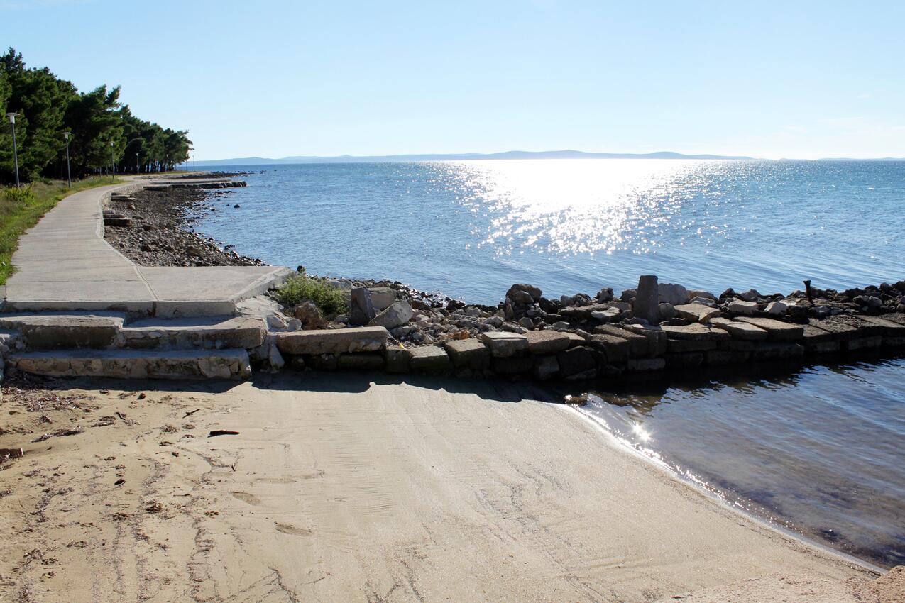 La spiaggia più vicina - Appartamenti accanto al mare Brevilacqua - Privlaka, Zara - Zadar