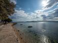 Pláž  v mieste Bibinje, Zadar.