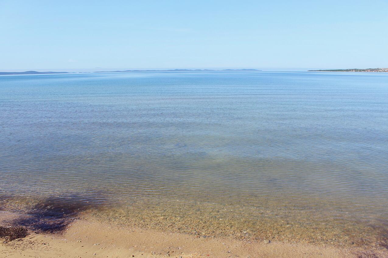 Nearest beach - Apartments with parking spaces Privlaka, Zadar