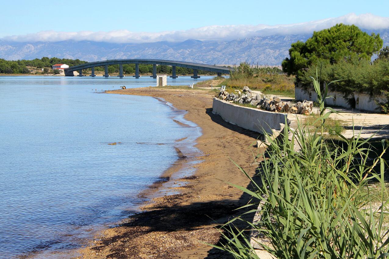Nearest beach - Apartments with parking spaces Privlaka, Zadar