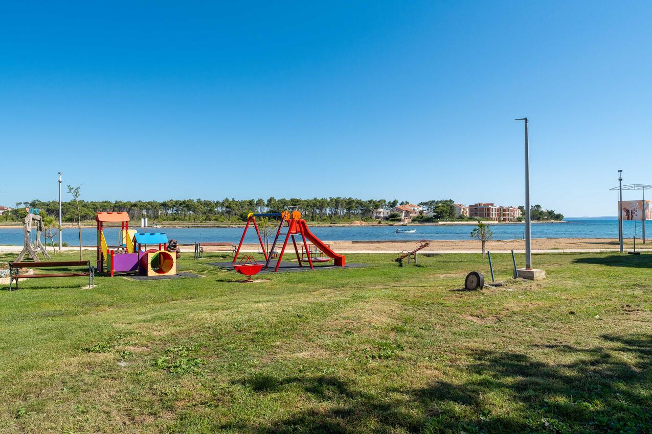 La spiaggia più vicina - Appartamenti accanto al mare Brevilacqua - Privlaka, Zara - Zadar