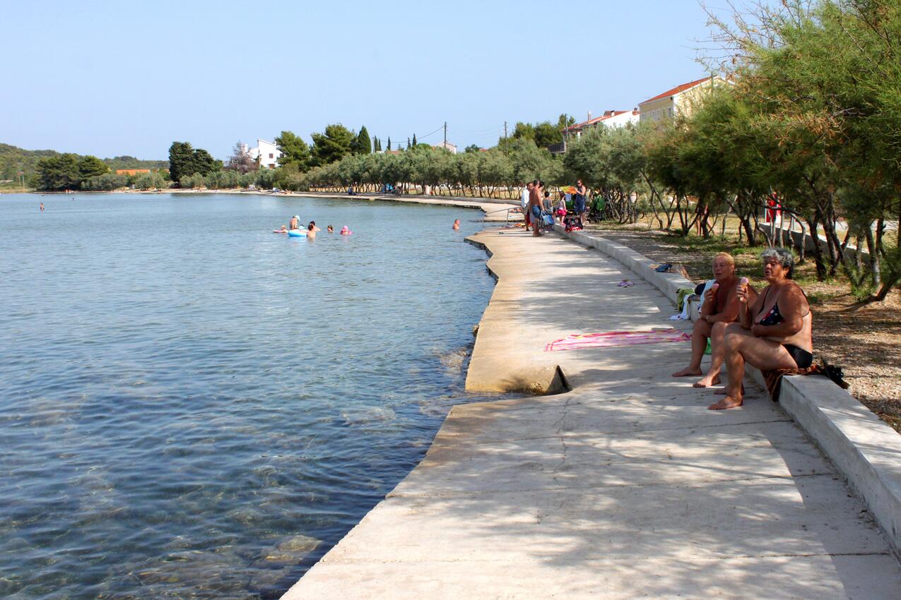 Najbliža plaža - Apartmani s parkingom Mrljane, Pašman