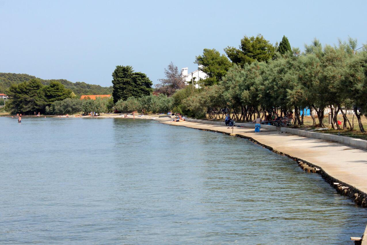 Najbliža plaža - Apartmani s parkingom Mrljane, Pašman