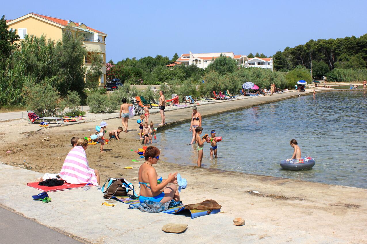 La spiaggia più vicina - Appartamenti accanto al mare Pasman