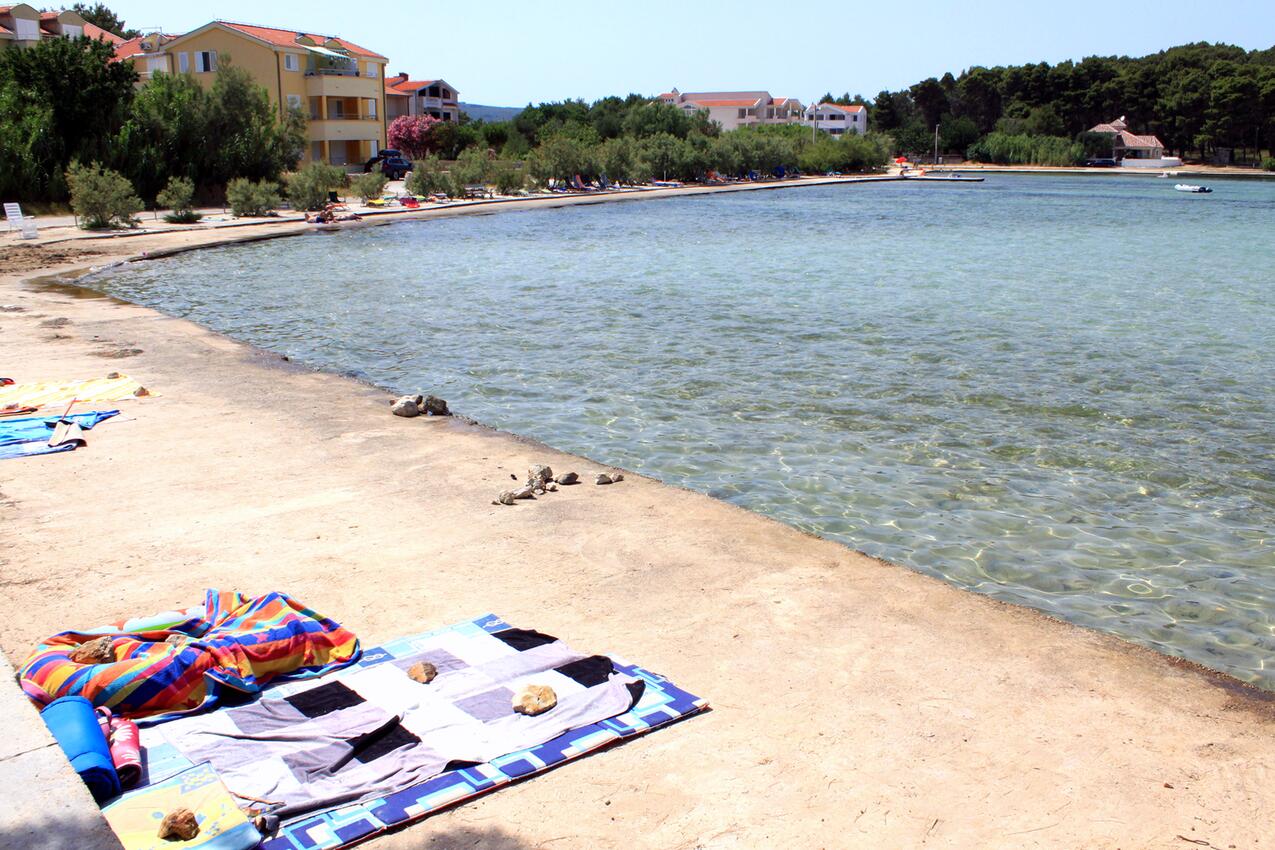 La spiaggia più vicina - Appartamenti accanto al mare Pasman