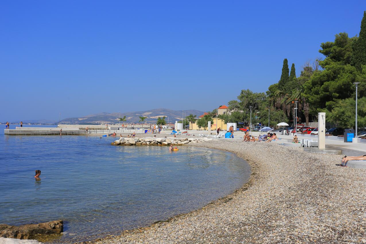 Nächster Strand - Ferienwohnungen mit Parkplatz Kastel Luksic, Kastela