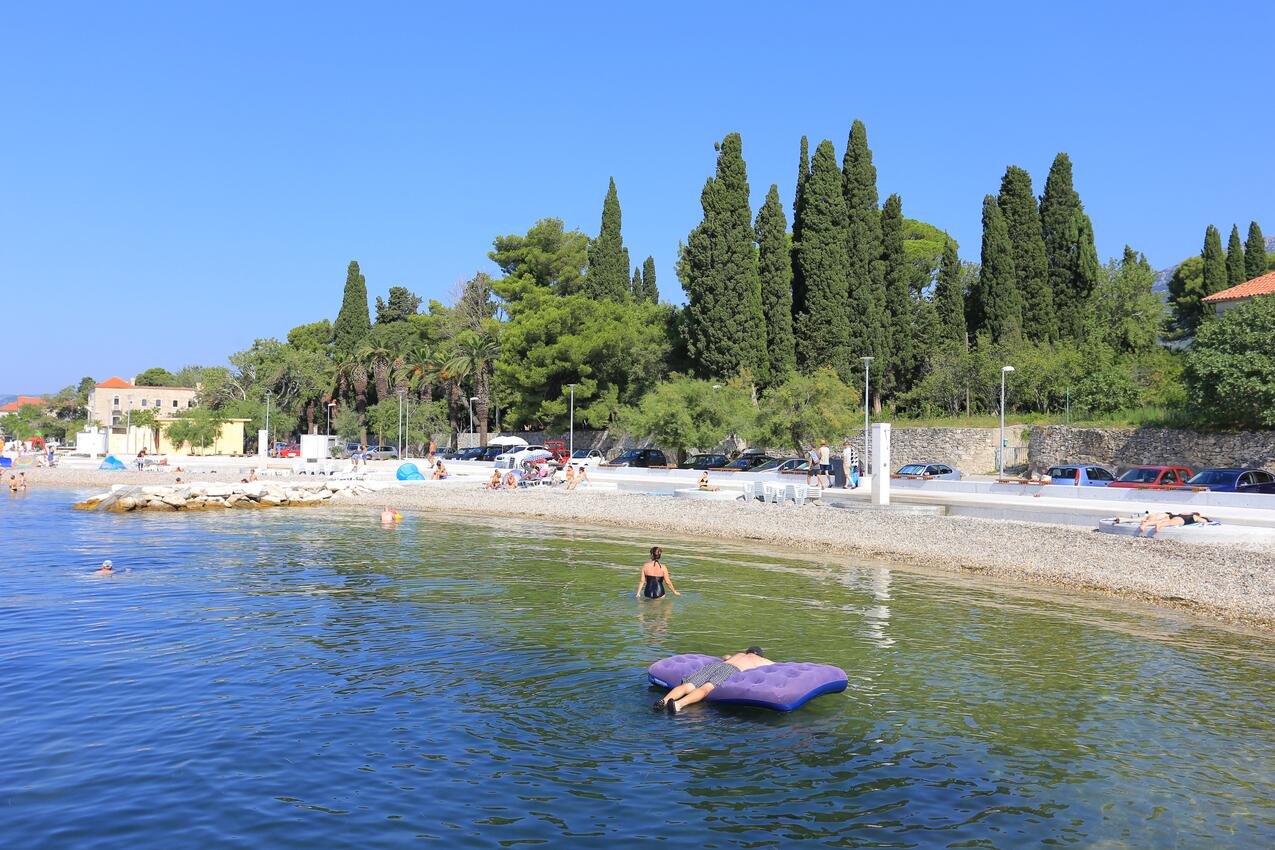 Nächster Strand - Ferienwohnungen mit Parkplatz Kastel Luksic, Kastela