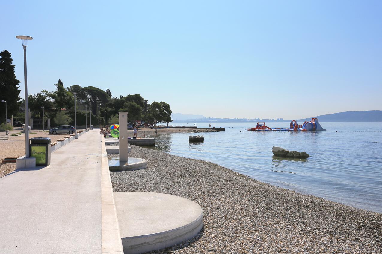 Nächster Strand - Ferienwohnungen mit Parkplatz Kastel Luksic, Kastela
