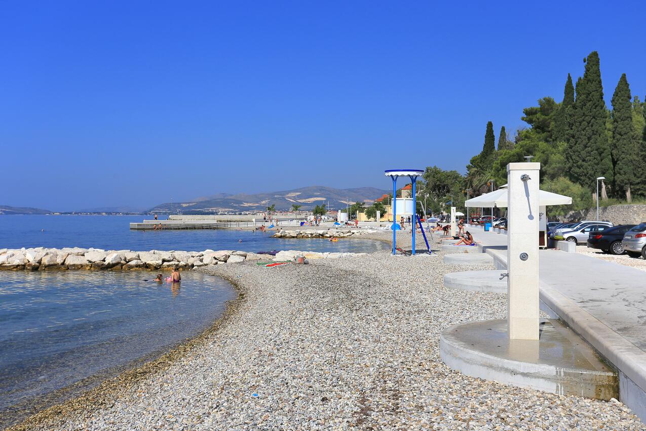 Nächster Strand - Ferienwohnungen mit Parkplatz Kastel Luksic, Kastela