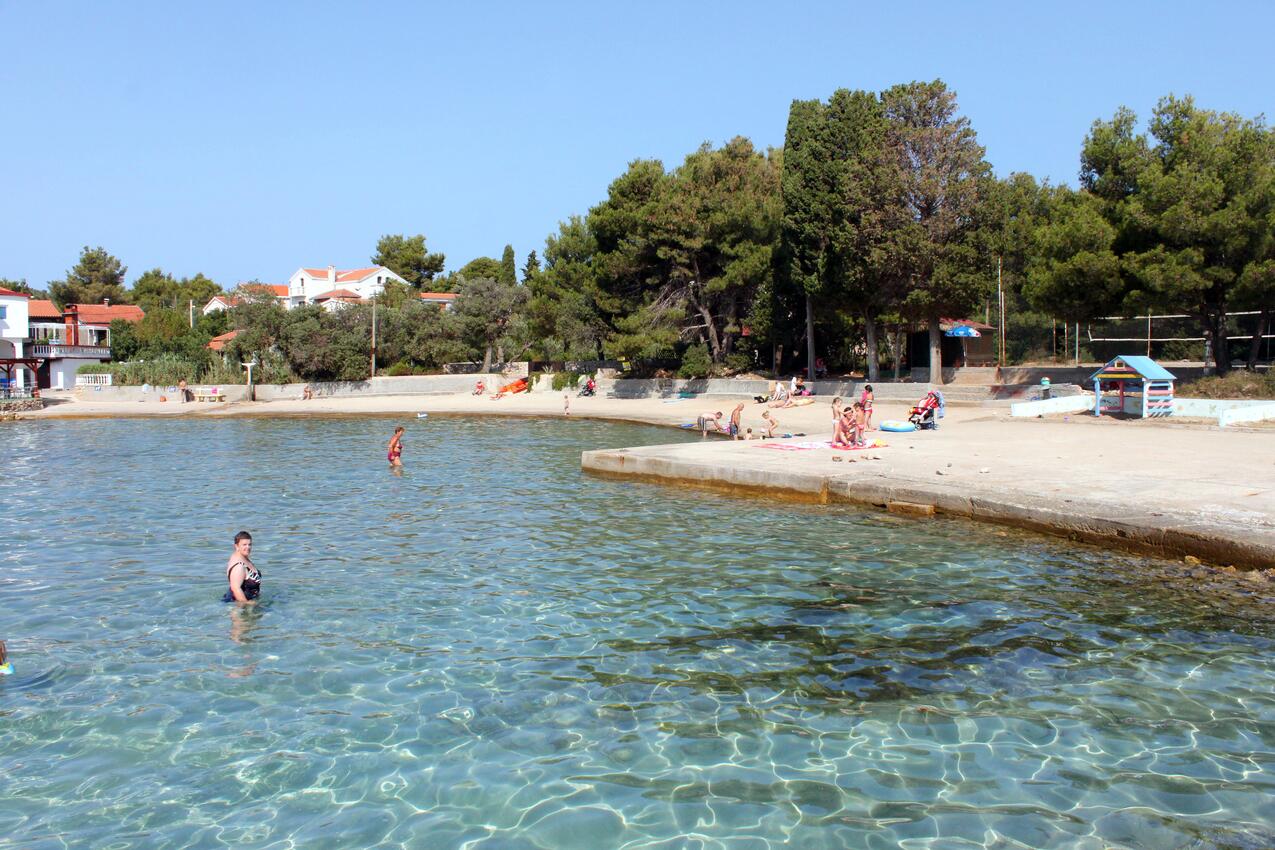Najbliža plaža - Apartmani uz more Banj, Pašman