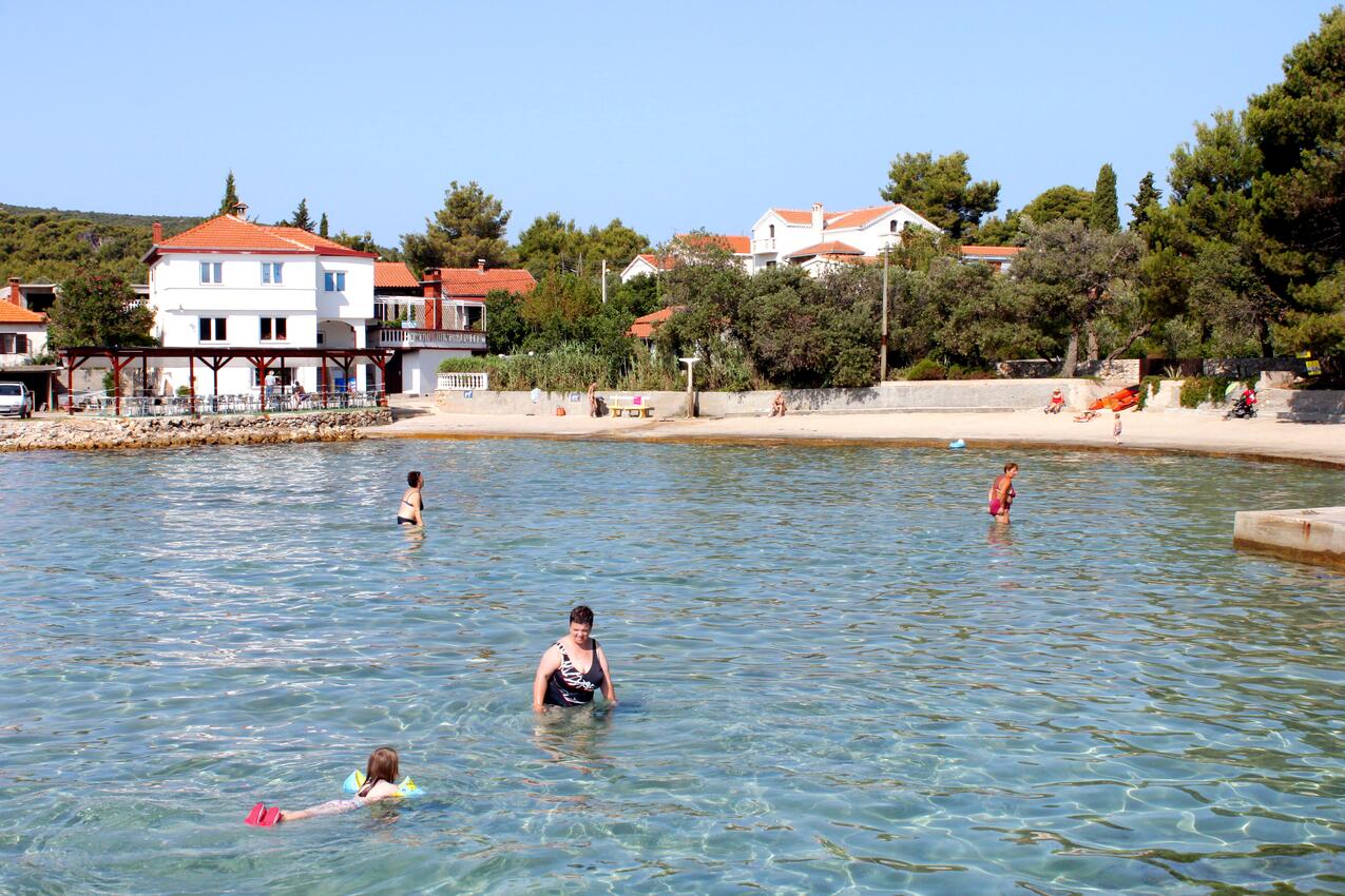 Najbliža plaža - Apartmani uz more Banj, Pašman