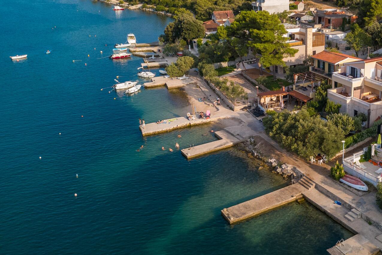 La spiaggia più vicina - Appartamenti accanto al mare Sparadici, Sebenico - Šibenik