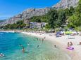 Brzet strand Omiš településen, Omiš.