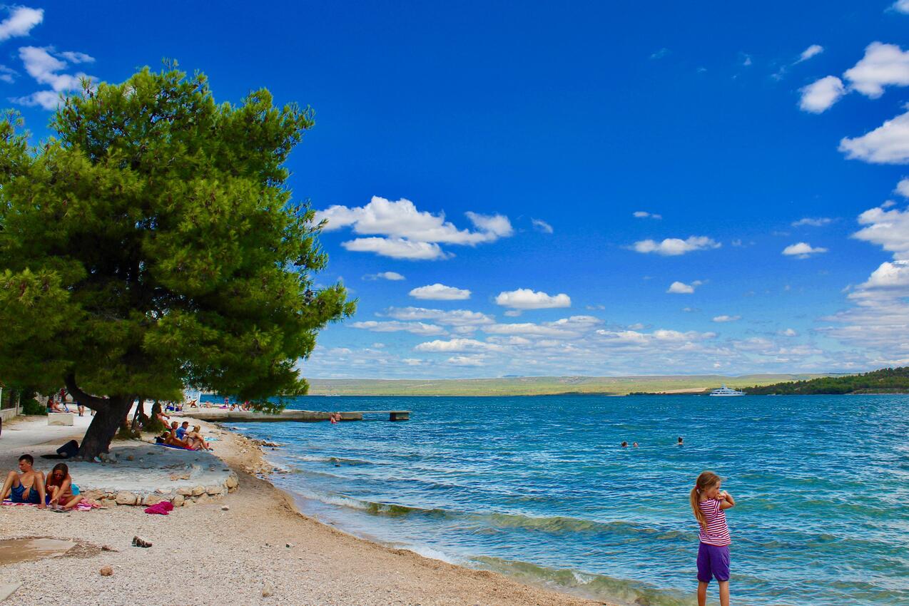 Legközelebbi strand - Apartmanok parkolóhellyel Bilice, Krka