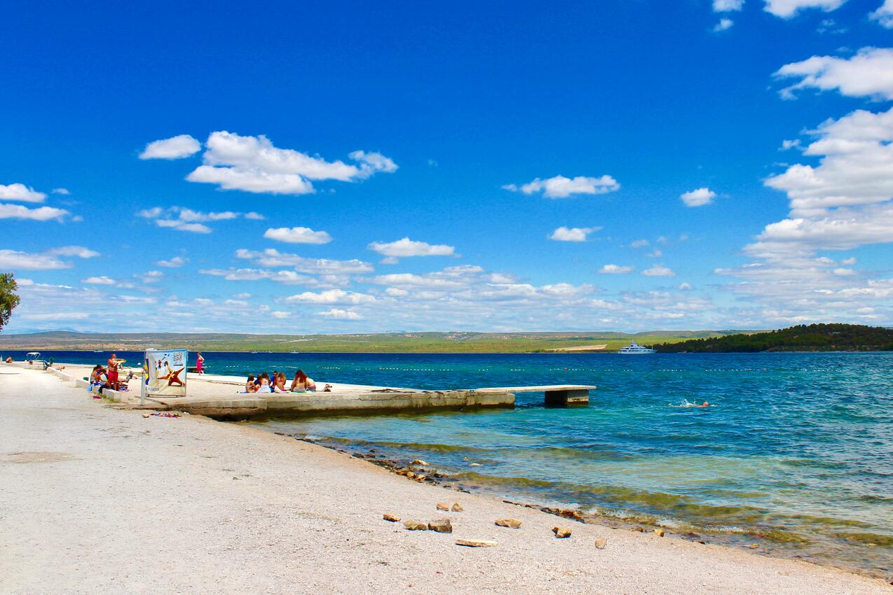 Legközelebbi strand - Apartmanok parkolóhellyel Bilice, Krka