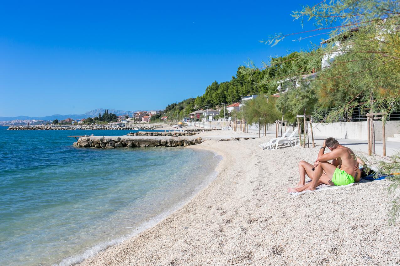 Nearest beach - Family friendly seaside apartments Podstrana, Split