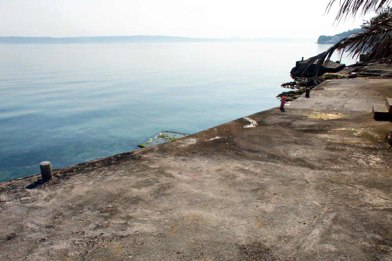 Najbliža plaža - Apartmani uz more s bazenom Kali, Ugljan
