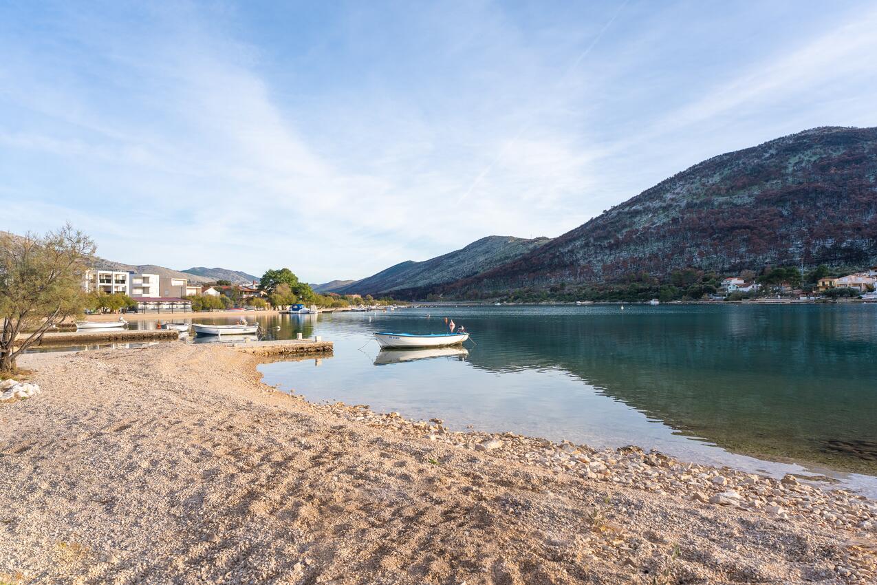 La spiaggia più vicina - Appartamenti e camere accanto al mare Grebastica, Sebenico - Šibenik