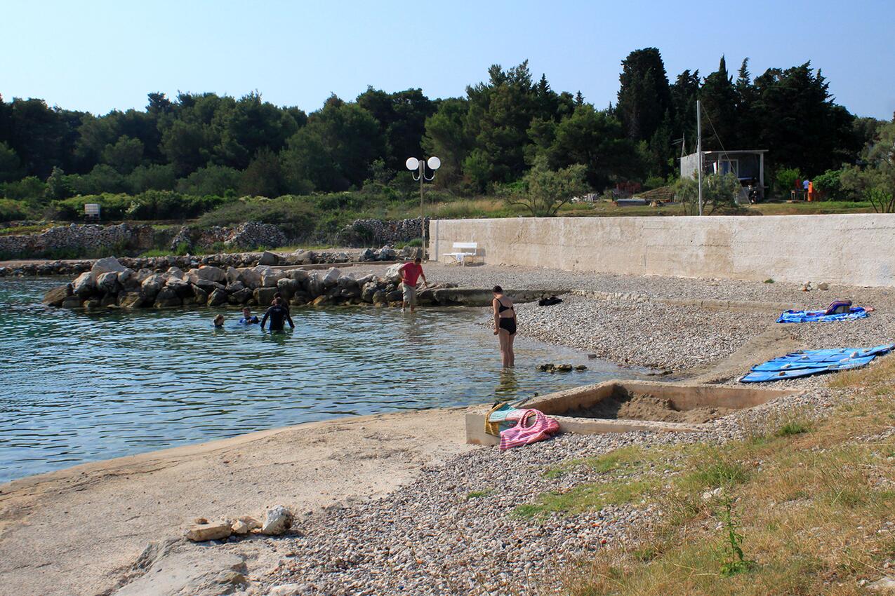 Nearest beach - Apartments with parking spaces Ugljan